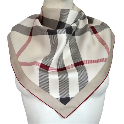 Foulards Burberry occasion femme .